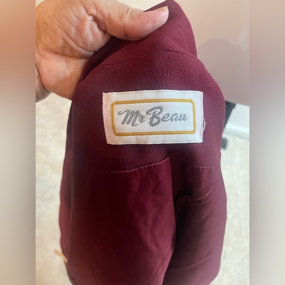 Beautiful Burgundy blazer.. can go with anything! Size 10 - Picture 3 of 3